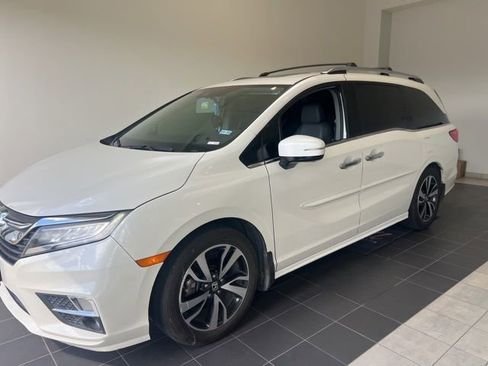 Used 2018 Honda Odyssey Elite image 2