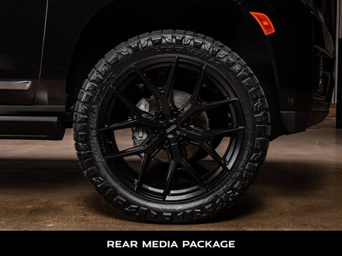 Used 2024 GMC Yukon XL Denali Ultimate image 12