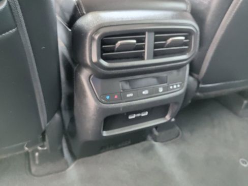 Certified 2023 Honda Pilot Touring image 12