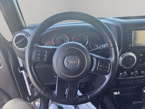 Used 2017 Jeep Wrangler Unlimited Rubicon w/ Cold Weather Group image 9