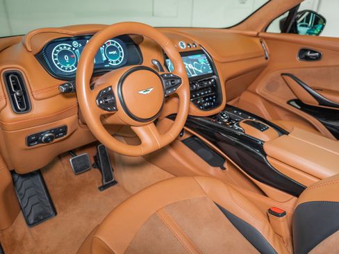 Used 2023 Aston Martin DBX 707 image 3