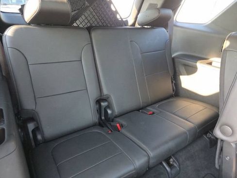 Used 2023 Chevrolet Traverse LT w/ LT Premium Package AWD/4WD image 10