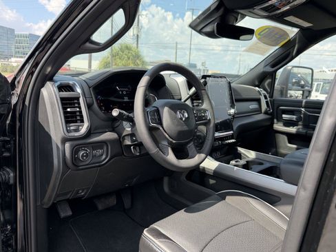 Used 2025 RAM 2500 Laramie AWD/4WD image 16
