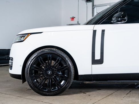 Used 2025 Land Rover Range Rover Long Wheelbase Autobiography image 9