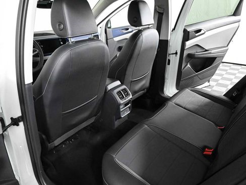 Certified 2023 Volkswagen Taos SE w/ Panoramic Sunroof Package FWD image 13