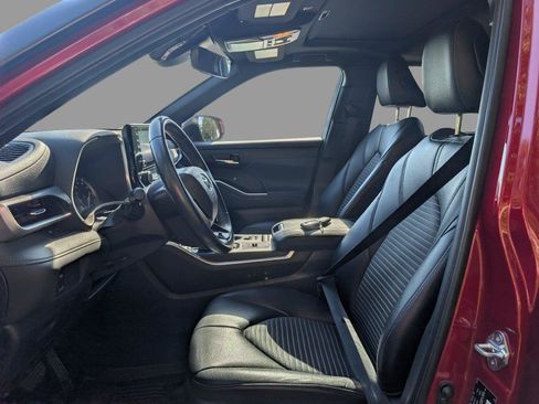 Used 2022 Toyota Highlander XSE FWD image 18