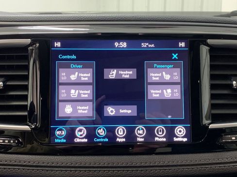 Used 2020 Chrysler Pacifica Limited image 32