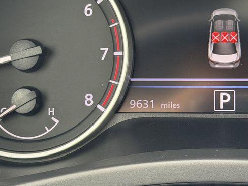 Used 2025 Nissan Sentra SR w/ SR Premium Package image 19