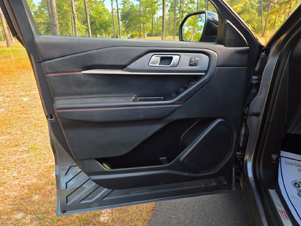 Used 2025 Ford Explorer ST-Line w/ Premium Package RWD image 11