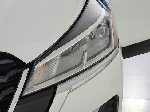 Certified 2025 Nissan Kicks Play S FWD image 34
