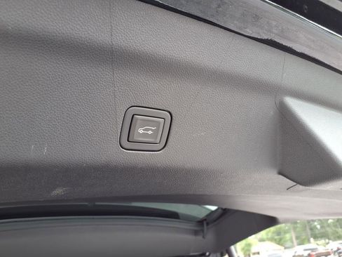 Used 2023 Cadillac Escalade Premium Luxury w/ Performance Package image 12