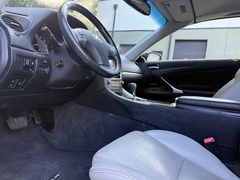 Used 2013 Lexus IS 250C w/ Luxury Pkg RWD image 36