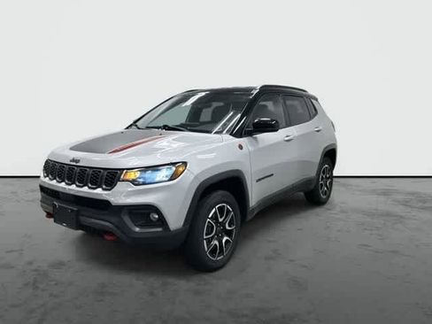 Used 2025 Jeep Compass Trailhawk w/ Trailer Tow Group AWD/4WD image 7