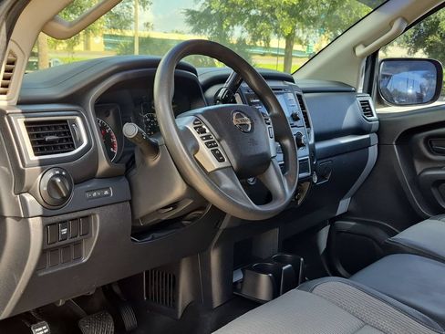 Used 2017 Nissan Titan S RWD image 9