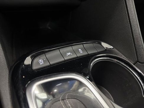 Used 2024 Buick Encore GX Sport Touring image 19