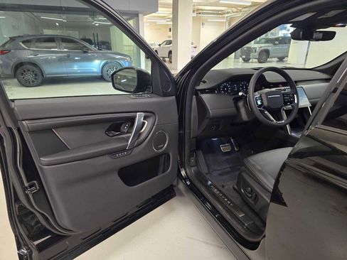 New 2025 Land Rover Discovery Sport Dynamic SE image 21