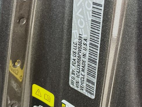 Used 2023 Jeep Wrangler Unlimited Rubicon 4xe image 12