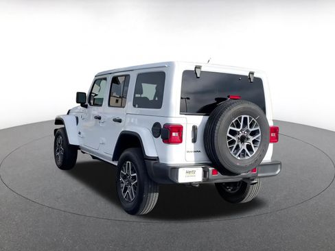 Used 2025 Jeep Wrangler Sahara image 11