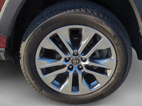 Used 2023 Toyota RAV4 XLE Premium image 6