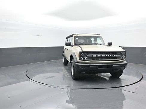 New 2025 Ford Bronco 4-Door image 1