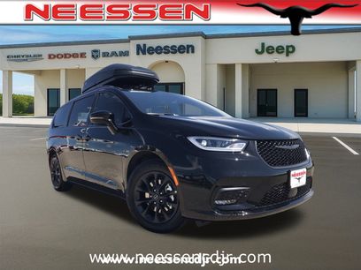 New 2025 Chrysler Pacifica Select w/ Fav Edition Package