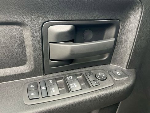 Used 2024 RAM 2500 Tradesman w/ Chrome Appearance Group image 18