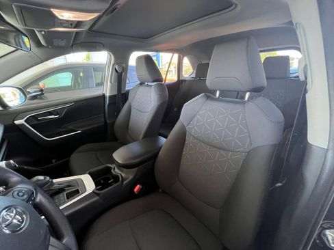 Used 2025 Toyota RAV4 XLE image 38