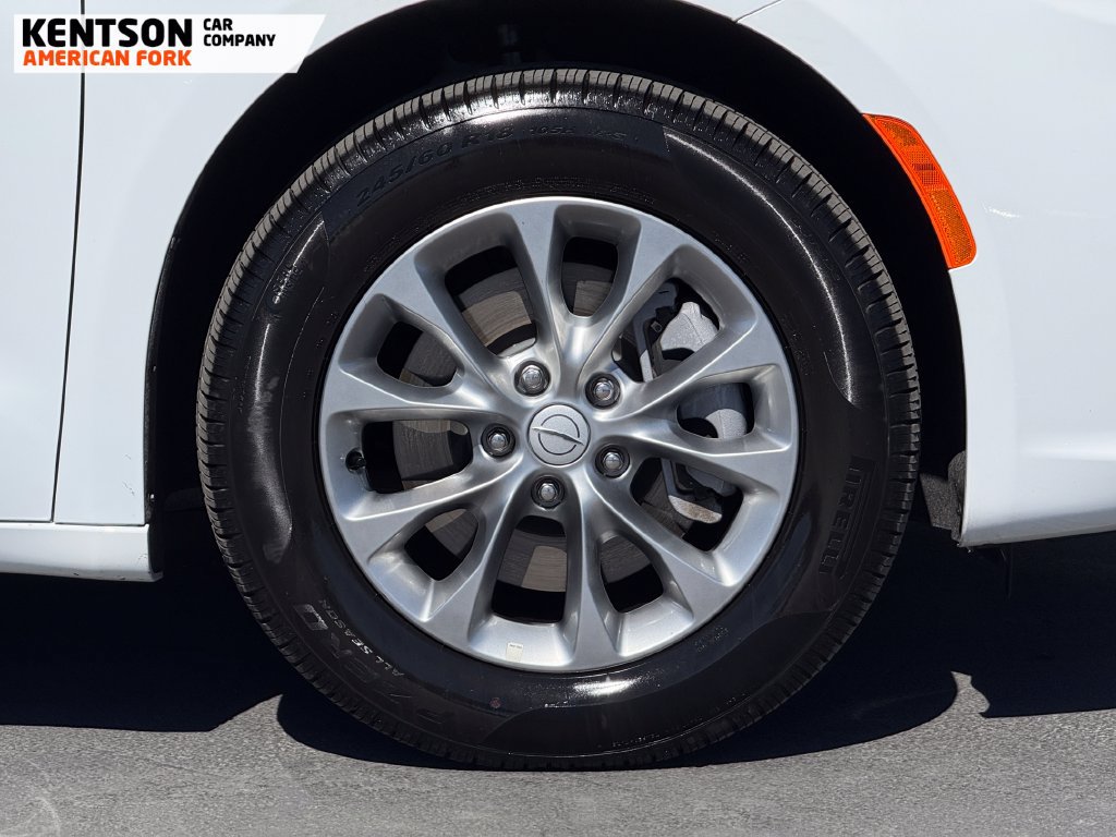 Used 2026 Chrysler Pacifica Limited AWD/4WD image 17