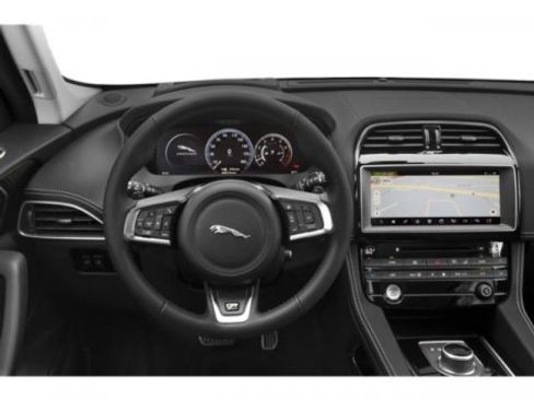 Used 2018 Jaguar F-PACE R-Sport image 7