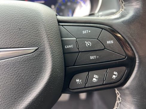 Used 2021 Chrysler Pacifica Touring-L w/ S Appearance Package image 15