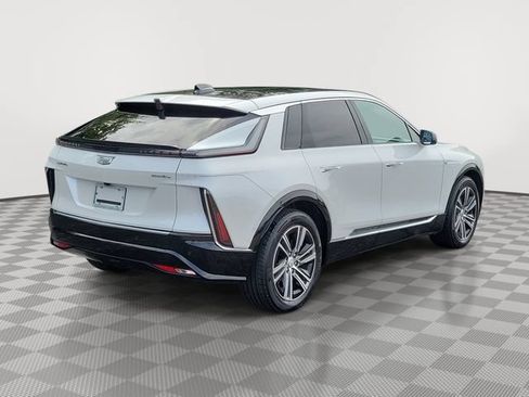 Used 2024 Cadillac Lyriq Luxury AWD/4WD image 4
