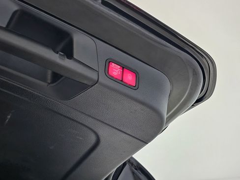 Certified 2025 Mercedes-Benz GLB 250 4MATIC image 23