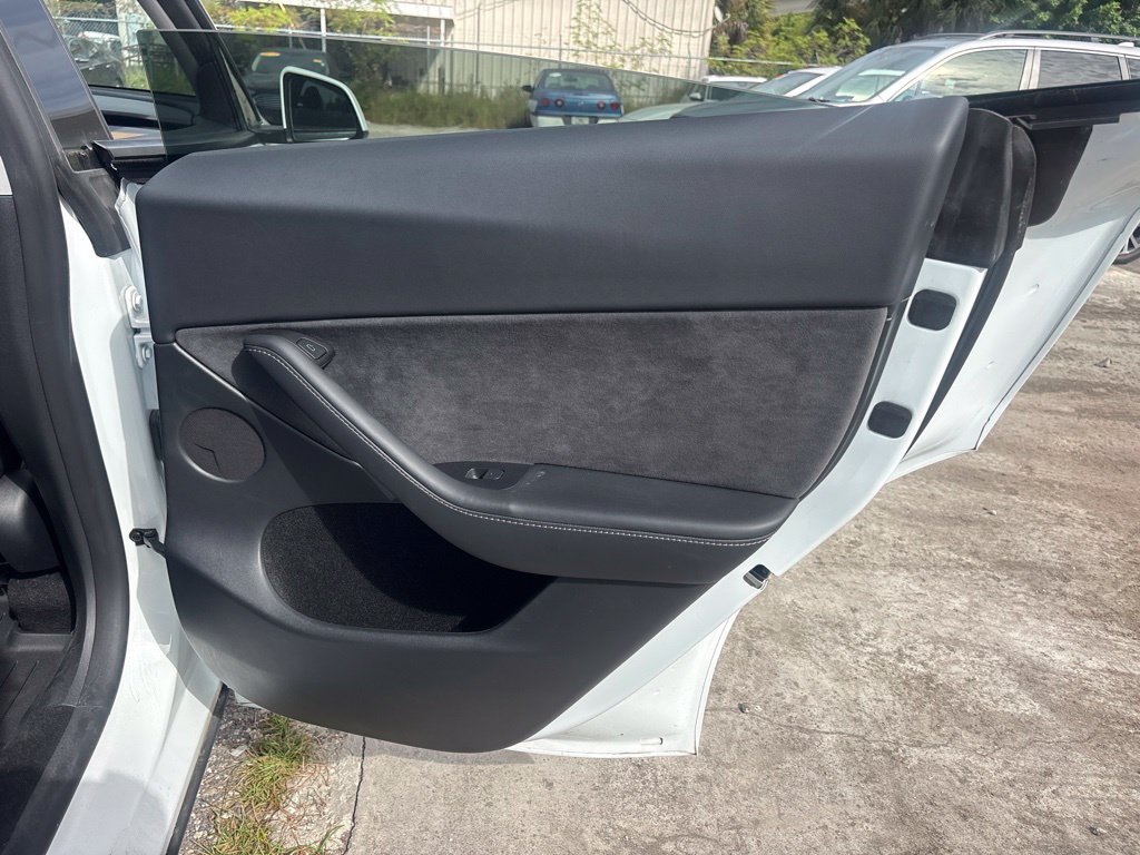 Used 2024 Tesla Model Y Performance AWD/4WD image 18
