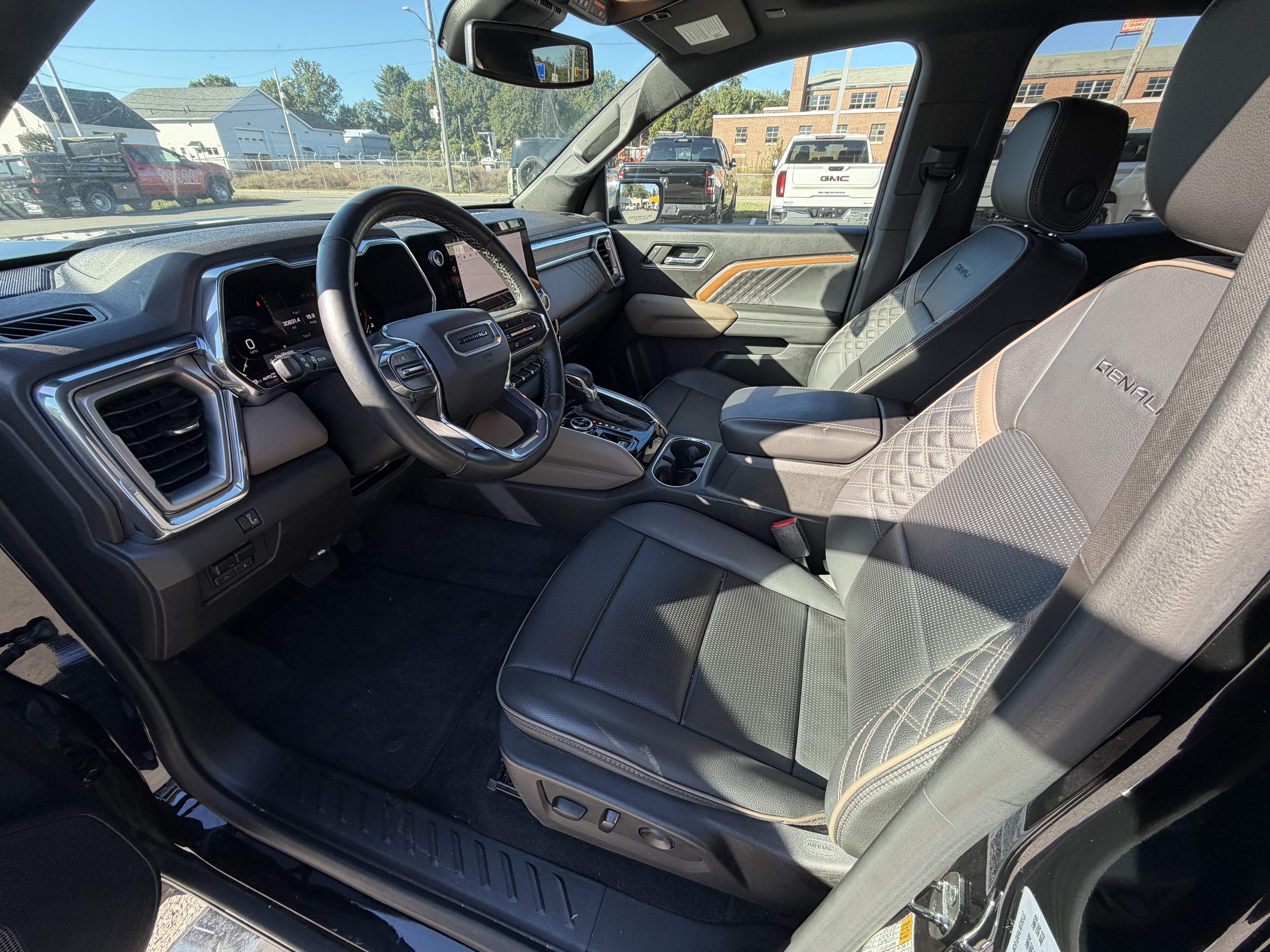 Used 2023 GMC Canyon Denali w/ Denali Black Edition AWD/4WD image 2