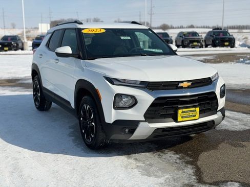 Used 2023 Chevrolet TrailBlazer LT image 3