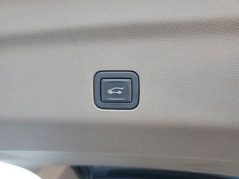 Certified 2025 GMC Yukon XL Denali image 27