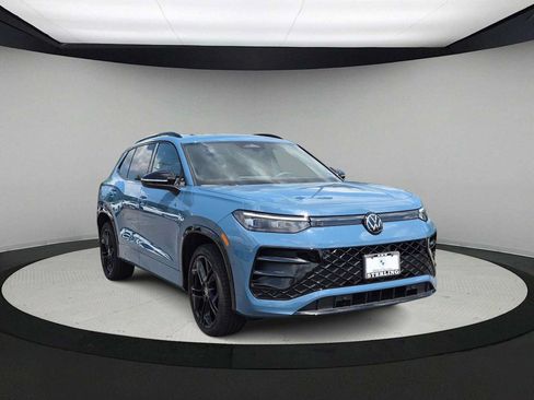 Used 2025 Volkswagen Tiguan SE R-Line AWD/4WD image 2
