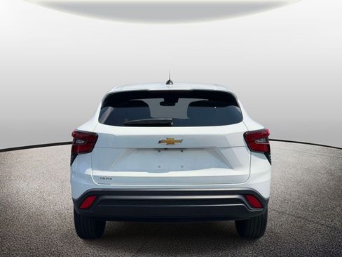 Used 2024 Chevrolet Trax LS FWD image 4
