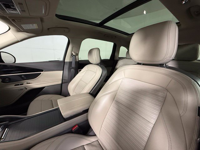 Used 2025 Lincoln Nautilus Reserve AWD/4WD image 17