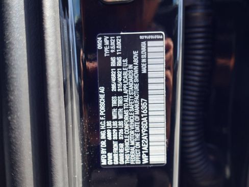 Certified 2025 Porsche Cayenne E-Hybrid AWD/4WD image 26