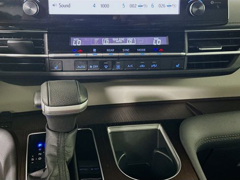 Used 2023 Toyota Sienna XLE image 23