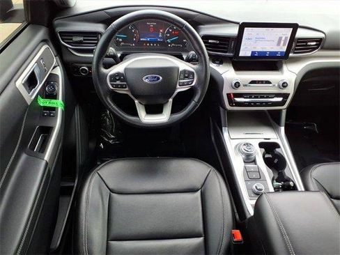 Used 2024 Ford Explorer XLT w/ Equipment Group 202A image 9