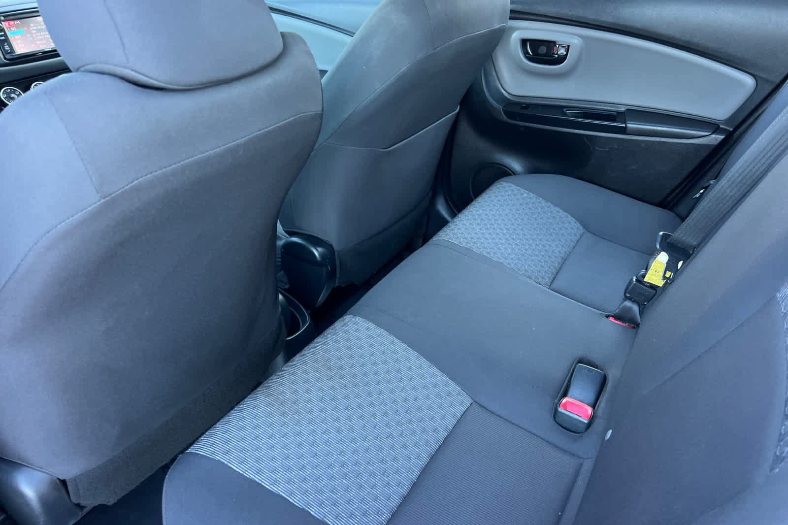 Used 2017 Toyota Yaris L w/ Carpet Mat Package FWD image 4