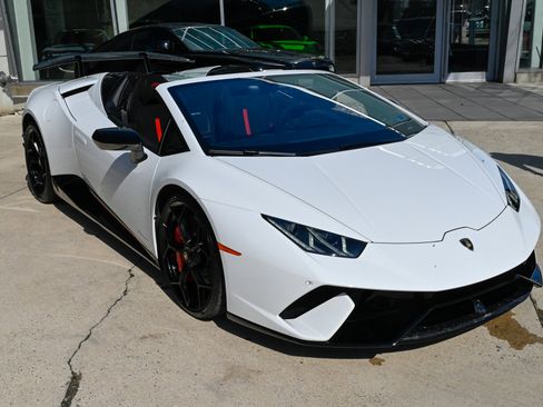 Used 2018 Lamborghini Huracan Performante image 48