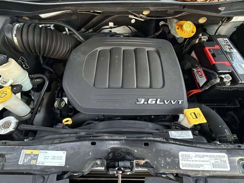 Used 2018 Dodge Grand Caravan SXT w/ Blacktop Package image 5