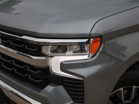 Used 2025 Chevrolet Silverado 1500 LT RWD image 3