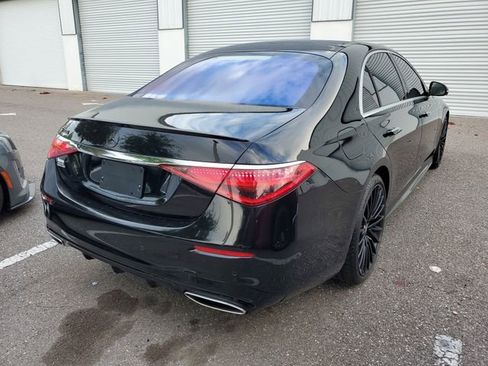 Used 2022 Mercedes-Benz S 500 4MATIC w/ AMG Line Package image 4