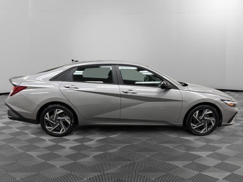 Certified 2025 Hyundai Elantra Sport w/ Cargo Package image 6