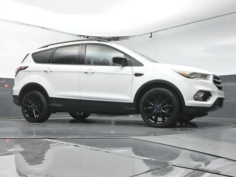 Used 2017 Ford Escape SE w/ Equipment Group 201A FWD image 30