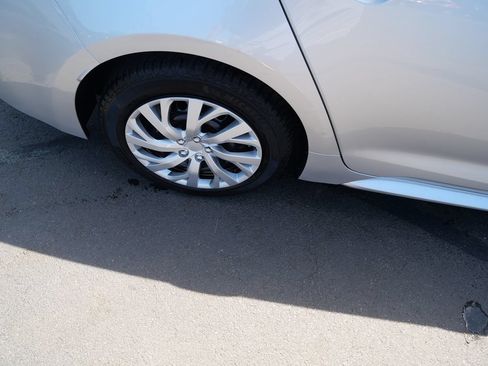 Used 2021 Toyota Corolla LE FWD image 30